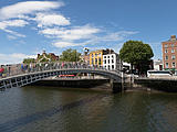 River Liffey mit Half Penny Bridge River Liffey mit Half Penny Bridge