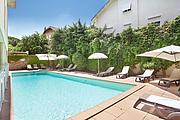 Pool mit Terrasse Pool mit Terrasse