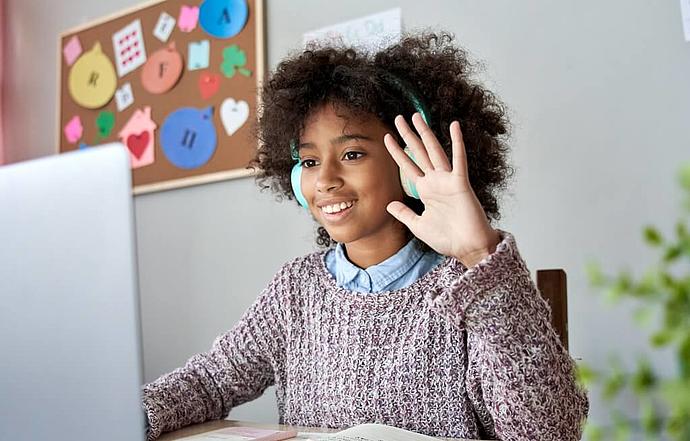 Online-Sprachkurse für Kinder und Jugendliche Online-Kurse für Kinder und Jugendliche in internationalen Gruppen für Englisch und Französisch.