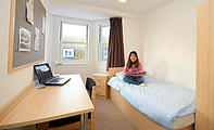 Studentin in ihrem Zimmer Studentin in ihrem Zimmer