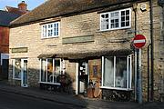 Geschäft in der High Street in Wheatley Geschäft in der High Street in Wheatley
