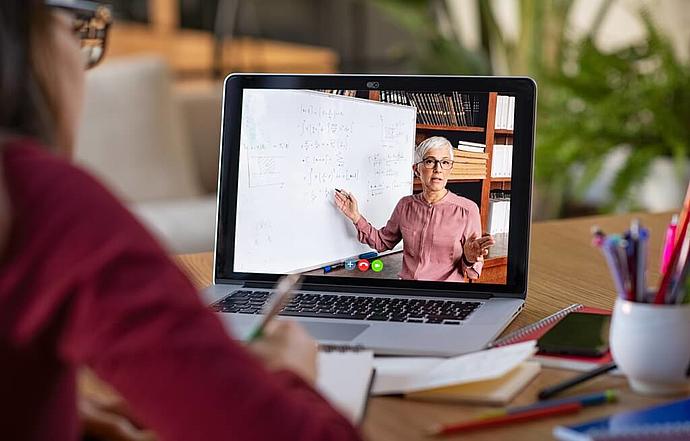Online-Sprachkurse und Bildungsurlaub Buchen Sie einen Online-Sprachkurs und beantragen Sie Bildungsurlaub!