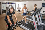 Trainieren im Fitnessraum Trainieren im Fitnessraum