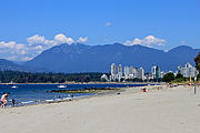 Strand mit Blick auf Whistler Mountains